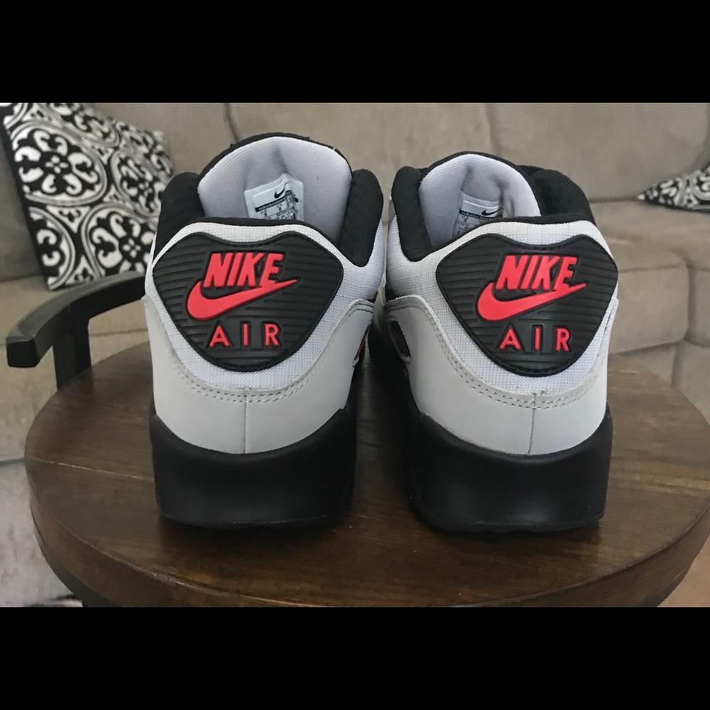 🚩🚩Sold🚩🔥Nike Air Max 90 Essential “Wolf Grey” - Picture 2 of 8
